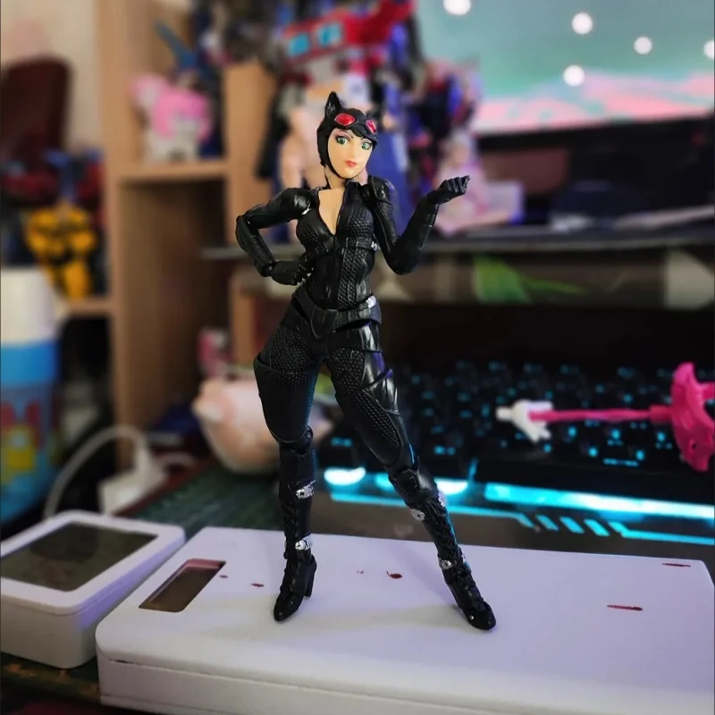 Catwoman Selina Kyle Ko Revoltech Amazing Yamaguchi Action Figure - Image 2